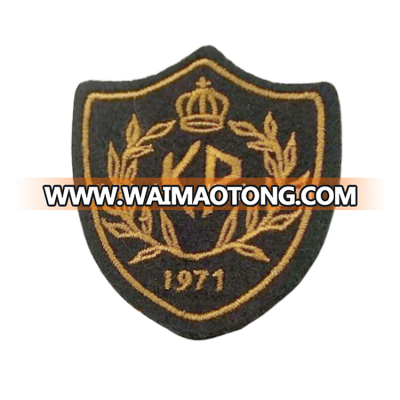 china factory custom hand embroidery badges embroidery textile badges